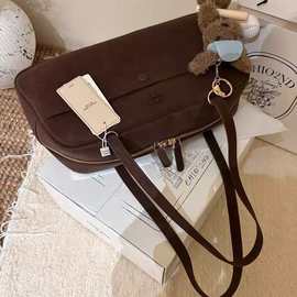 时尚同款  街灯胶片枕头包包女士秋冬百搭上班通勤包单肩腋下包