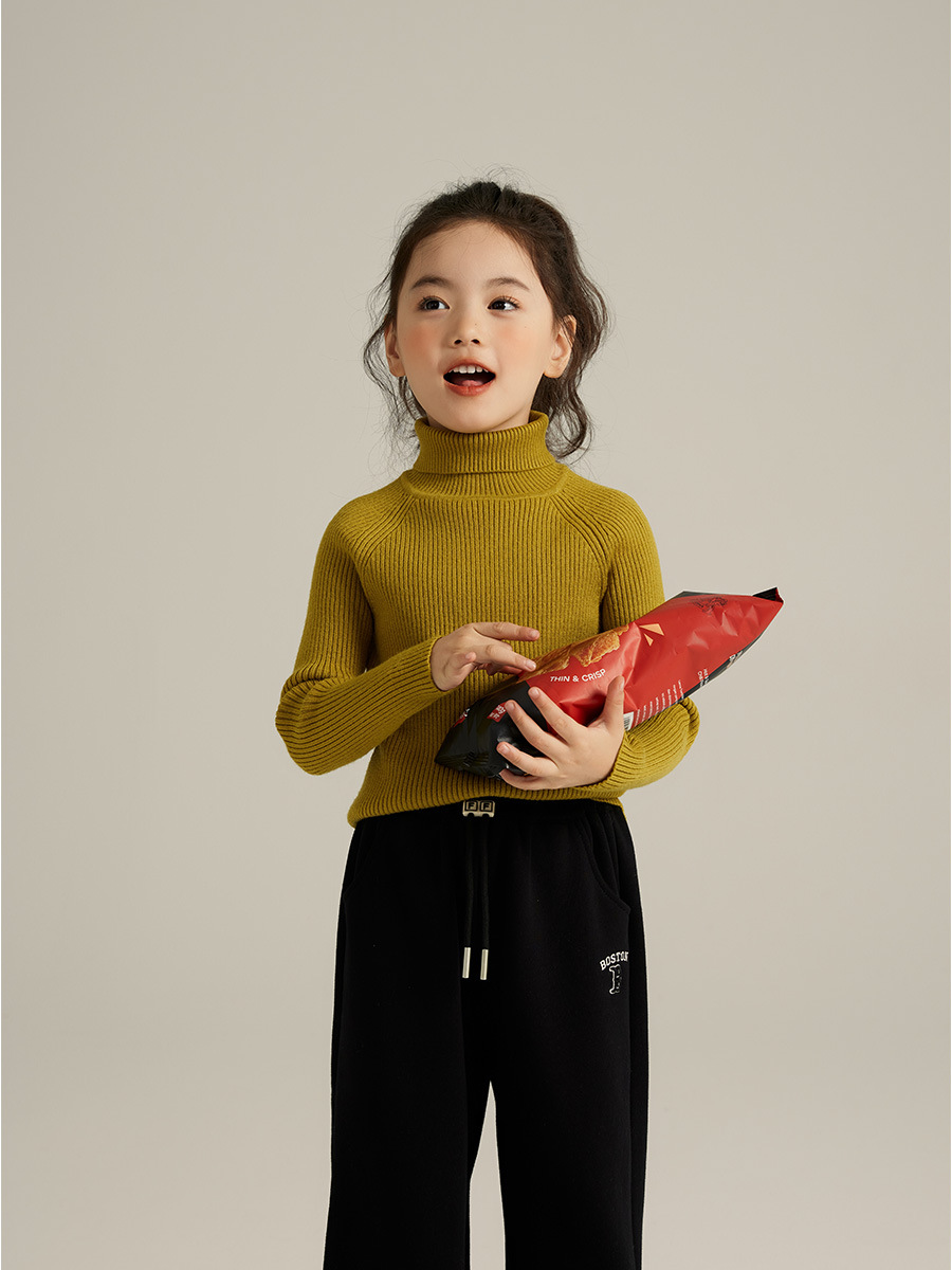 Suéter de punto para niñas, estilo nuevo de otoño e invierno 2024, suéter de cuello alto para niños, color puro, medio cuello alto, prendas de punto para niños
