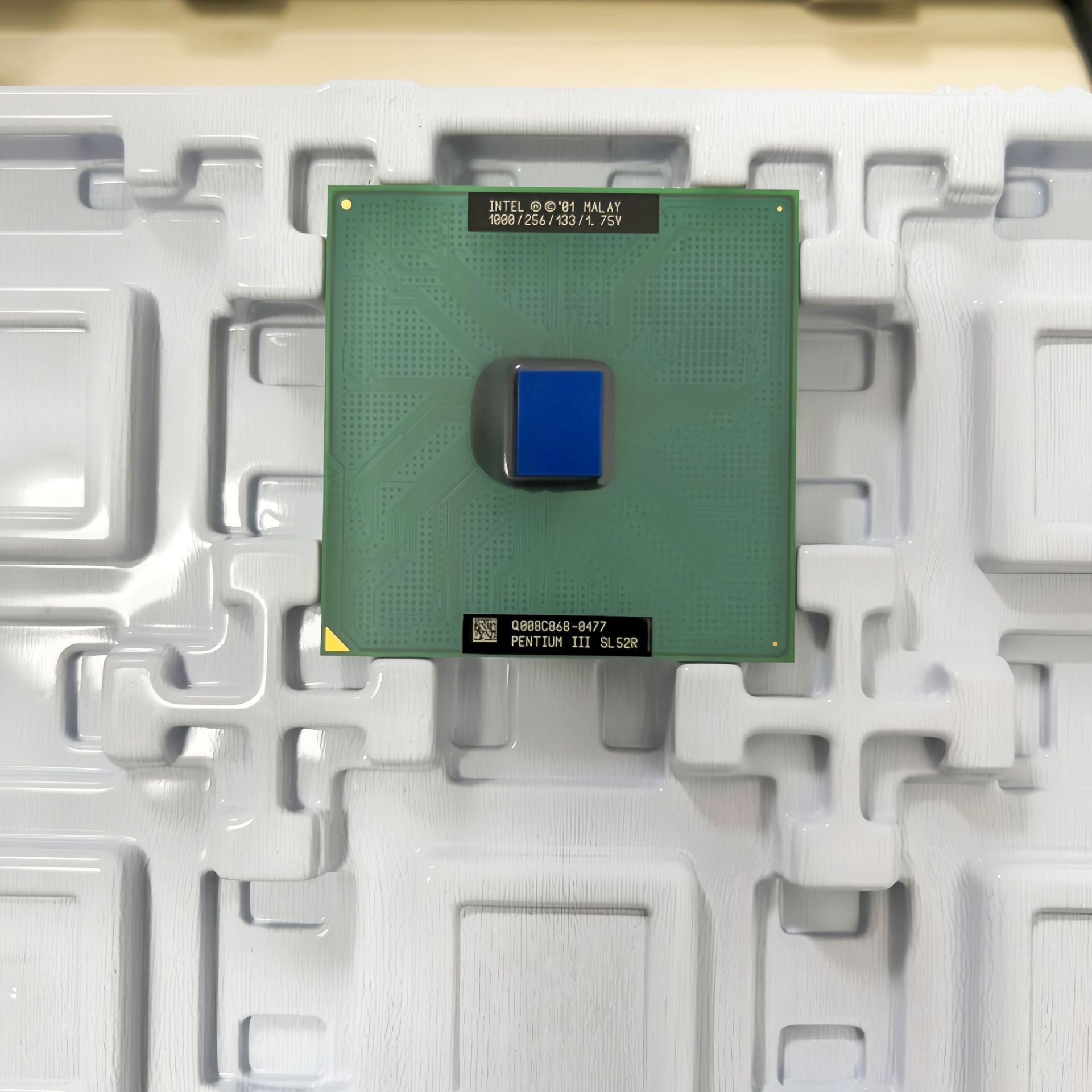 英特尔 奔腾三 1000/256/133 1.0G 370针 P3处理器 原装CPU