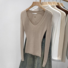 V领内搭羊毛针织衫女冬季2025新款韩版设计感薄款修身长袖上衣
