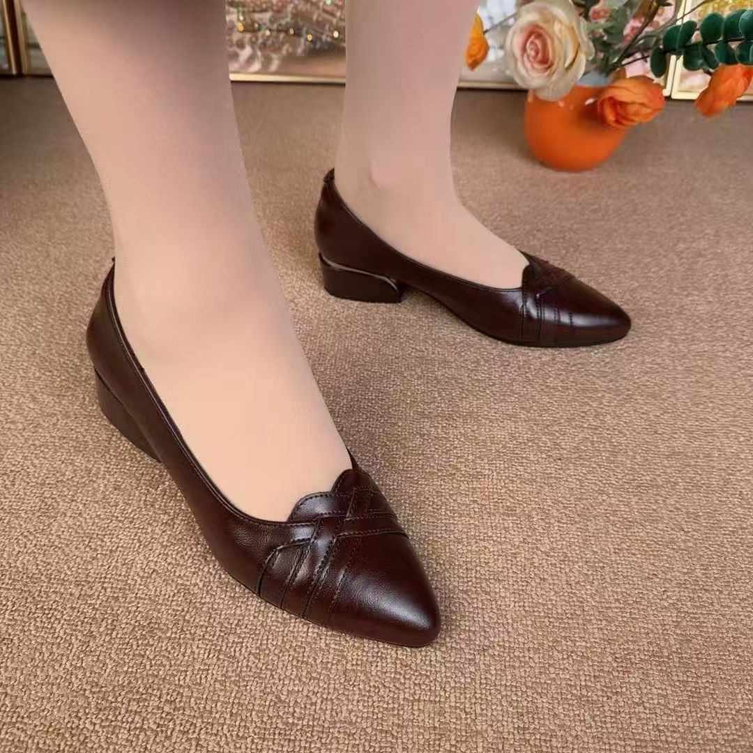 2026 primavera y verano nuevo estilo retrógrado estilo francés multifuncional punta superficial zapatos de una sola mujer aumentando la altura de los zapatos de mujer de viaje a pie