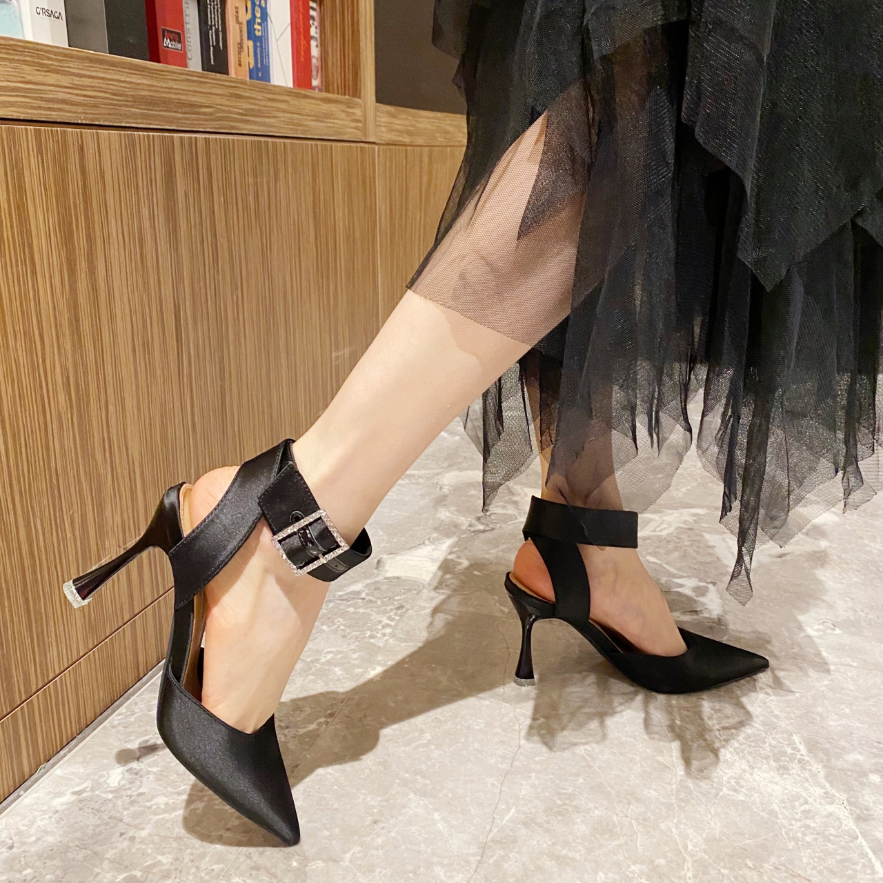 Baotou Slim Sandals for 2024 Spring/Summer New Korean Edition Pointed Mid One line Buckle Back Air High Heel Women's_voghion.com