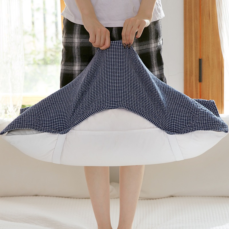 Simple oil-proof single boy pillow cover with straps