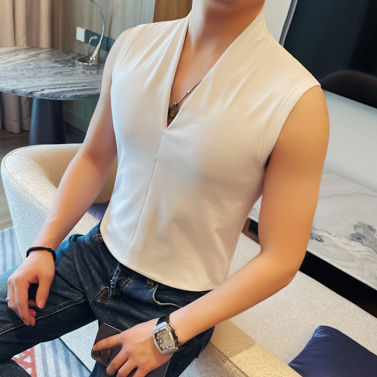 2025 Summer Trendy V-neck Base Shirt Men's New Fashionable V-neck Vest Solid Color Versatile