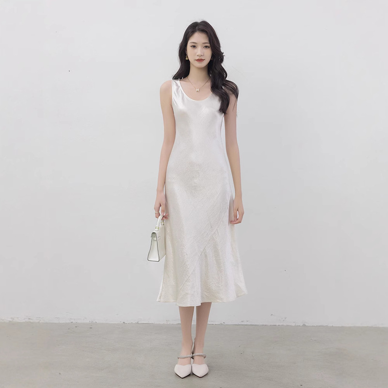 Endi U-Neck Satin Acetate Vest Dress for Women, Summer 2026, Diagonal Cut, Elegant Drape, Sleeveless Gown Endi U-Neck Satin Acetate Vest Dress for Women, Summer 2026, Diagonal Cut, Elegant Drape, Sleeveless Gown