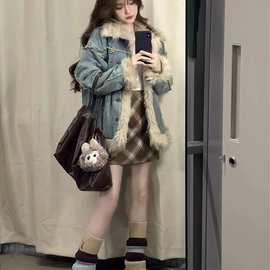 牛仔拼接毛毛领皮草外套女冬季小香风加厚夹棉感超好看的棉服