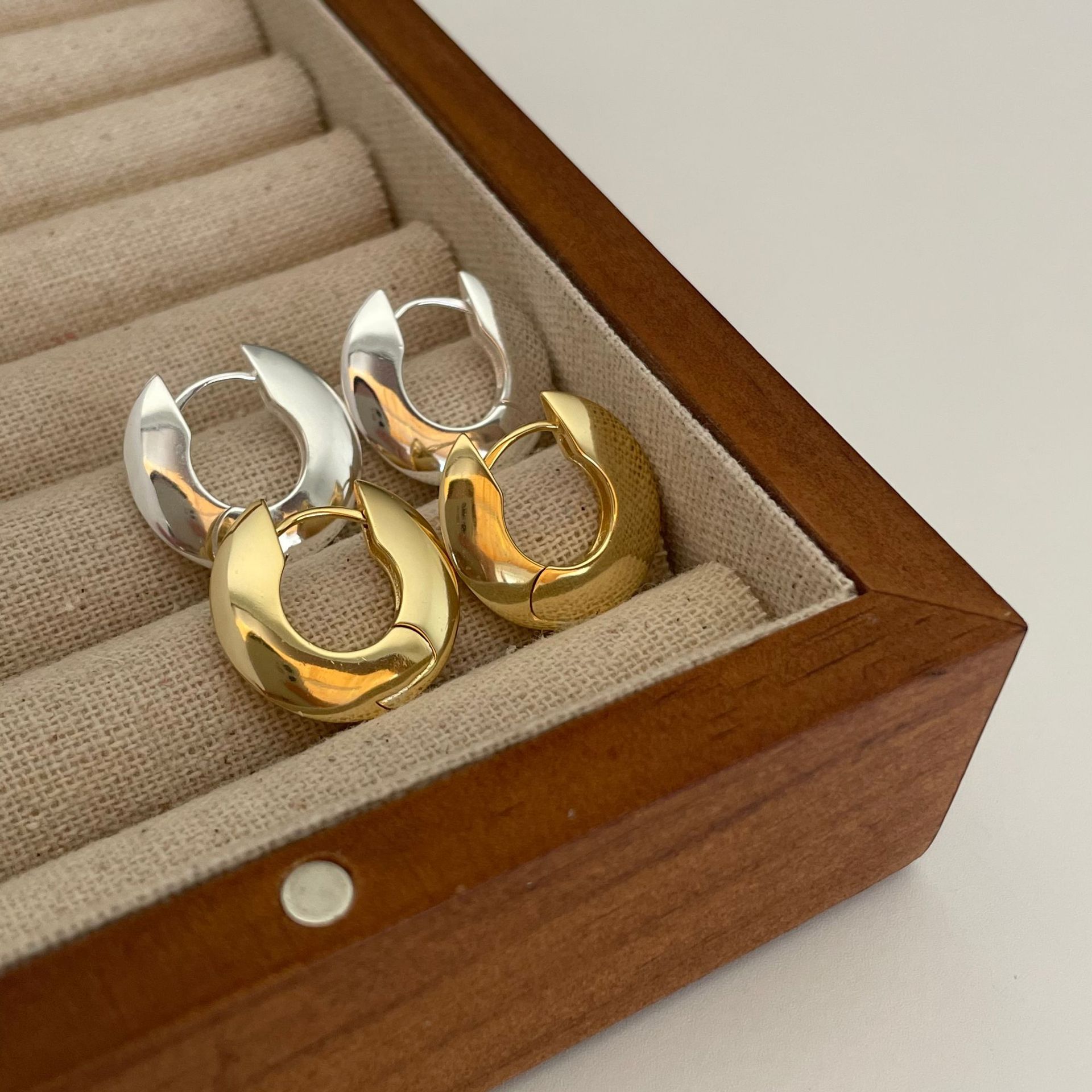 1 Stück 18 Karat Vergoldet 925 Sterling Silber 925 Sterling Silber Ohrringe Einfarbig Ohrringe display picture 7