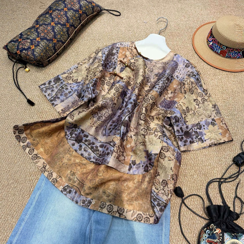 Silk Xiangyunsha Small Top in Three Colors, New Chinese Style Round Neck, Jacquard Pattern, Fashionable and Elegant Shirt Silk Xiangyunsha Small Top in Three Colors, New Chinese Style Round Neck, Jacquard Pattern, Fashionable and Elegant Shirt