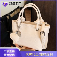 女性のためのポータブルテクスチャバケットバッグ 2025 新しい仕事通勤ショルダーバッグファッショナブルな小さな新鮮なシンプルなカジュアル女性