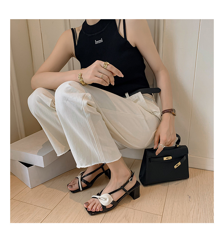 Sandal nữ da bò hoa Calla gót vuông 6 cm quai mảnh khóa đầu vuông da thật ghép màu hở ngón — Màu đen, Màu vàng, Màu trắng be chi tiết 13