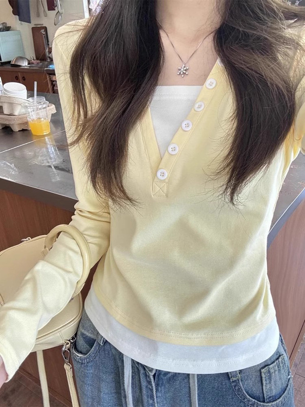 早秋奶黄色假两件长袖T恤女2025新款修身正肩短款设计打底衫上衣|undefined