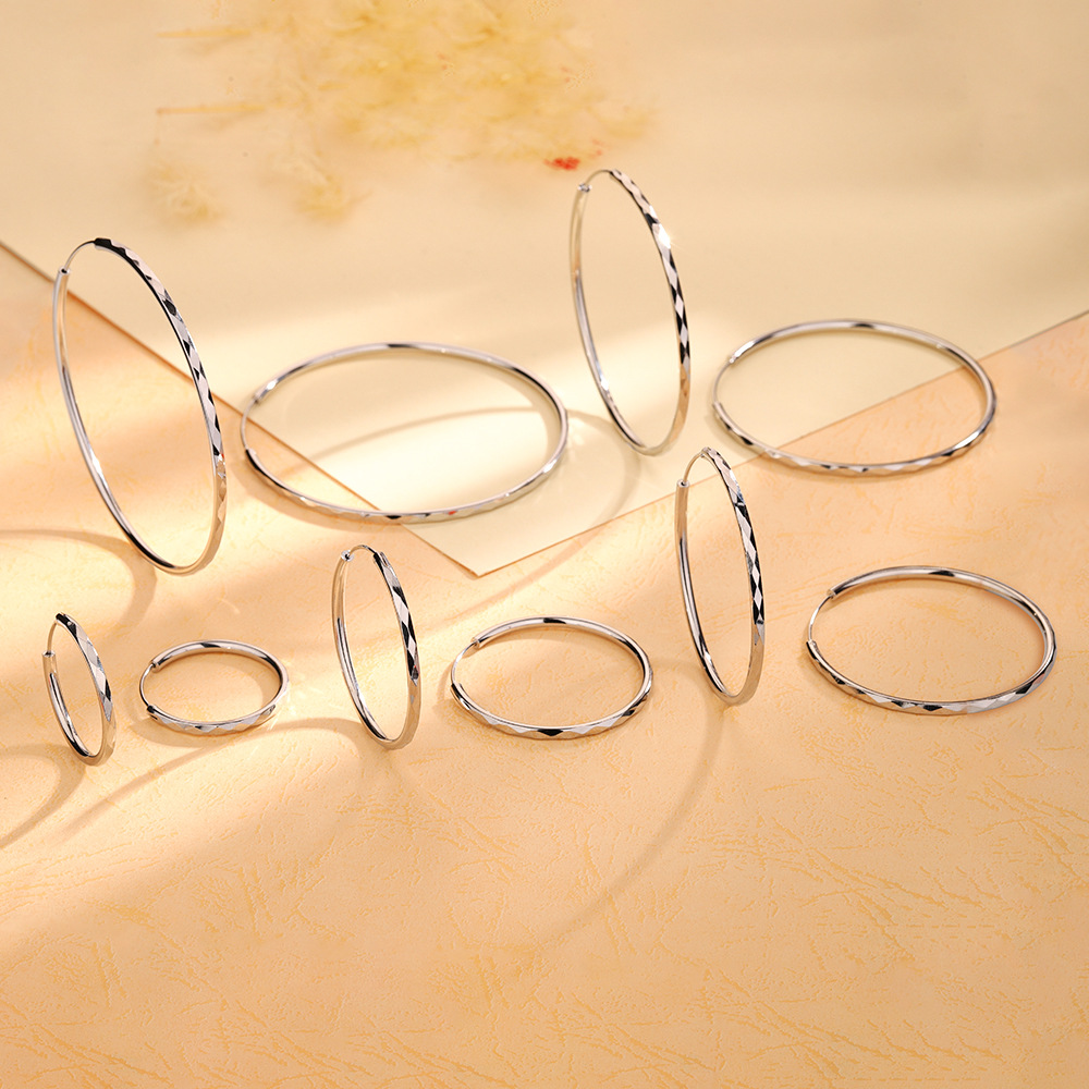 Diamond Pattern Hoop Earrings European Style Face Slimming_voghion.com