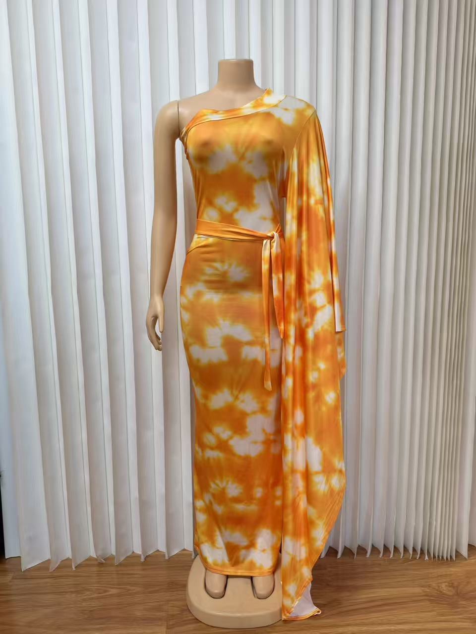 Bold Tie-Dye Batwing Sleeve Maxi Dress With High Waist & Open Back - Bohemian Beach Party Dress Soft & Flowy Milk Silk Fabric_ecoleips.com