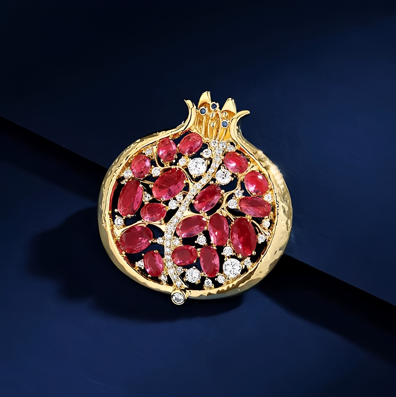 Spilla a forma di melograno rosso accessorio gioiello elegante_voghion.com