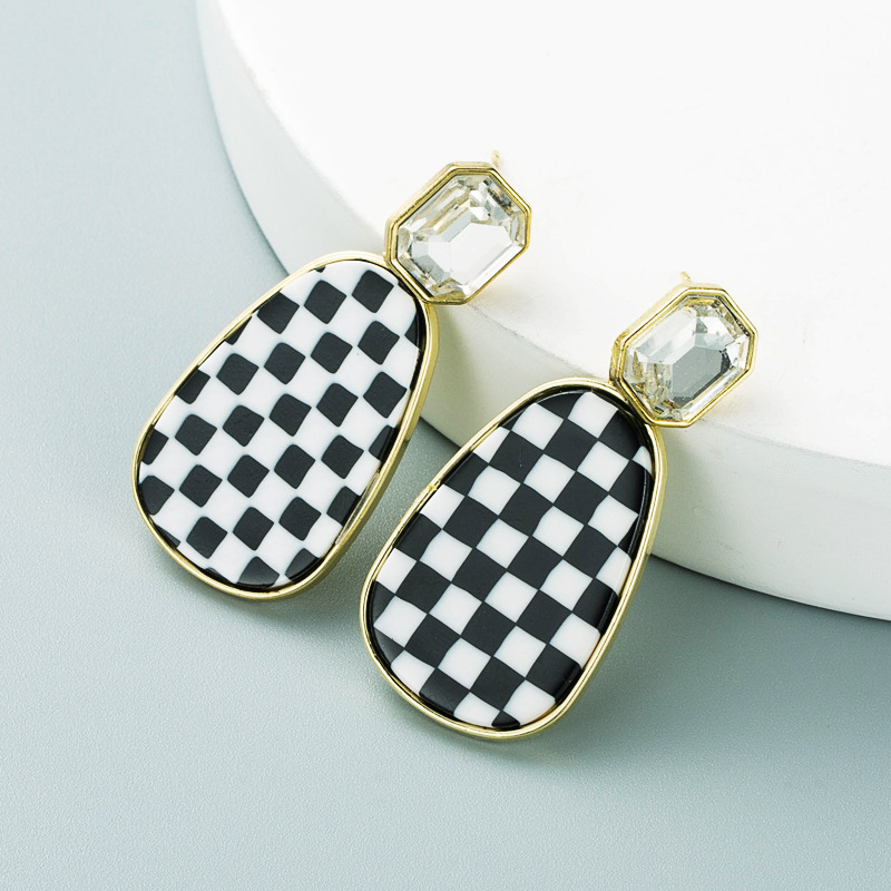 Europe And America Cross Border Fashion Simple Hot Sale Geometric Black And White Chessboard Grid Metal Alloy Earrings Women's All-match Generous Earrings Earrings display picture 2