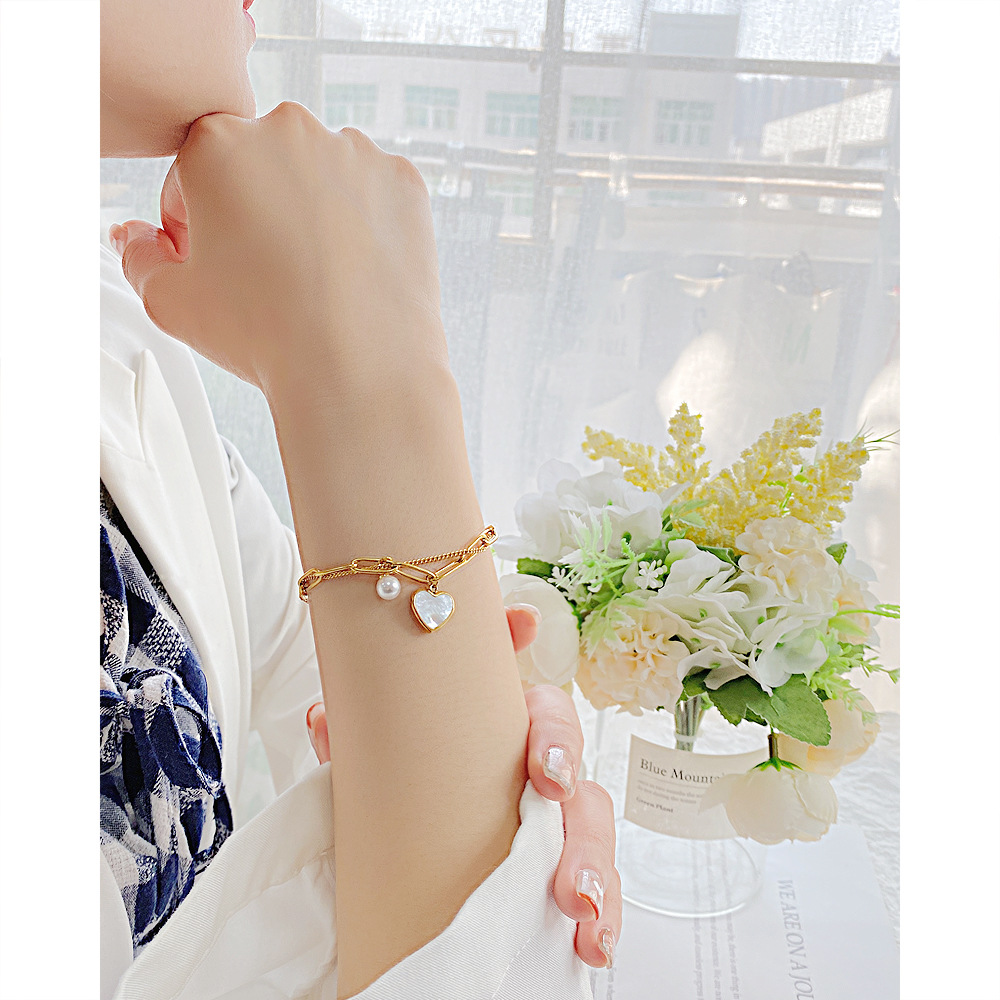 Nouveau design de niche tendance avec un tempérament double couche cool et unique, bracelet polyvalent en acier inoxydable avec perles en forme de cœur de pêche._voghion.com