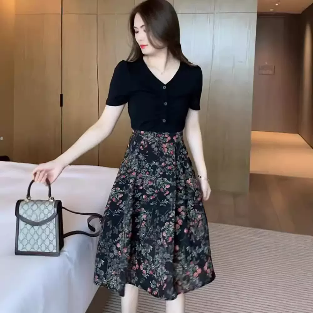 碎花假两件连衣裙女2025夏季新款洋气质显瘦遮肚中长款A字裙子潮