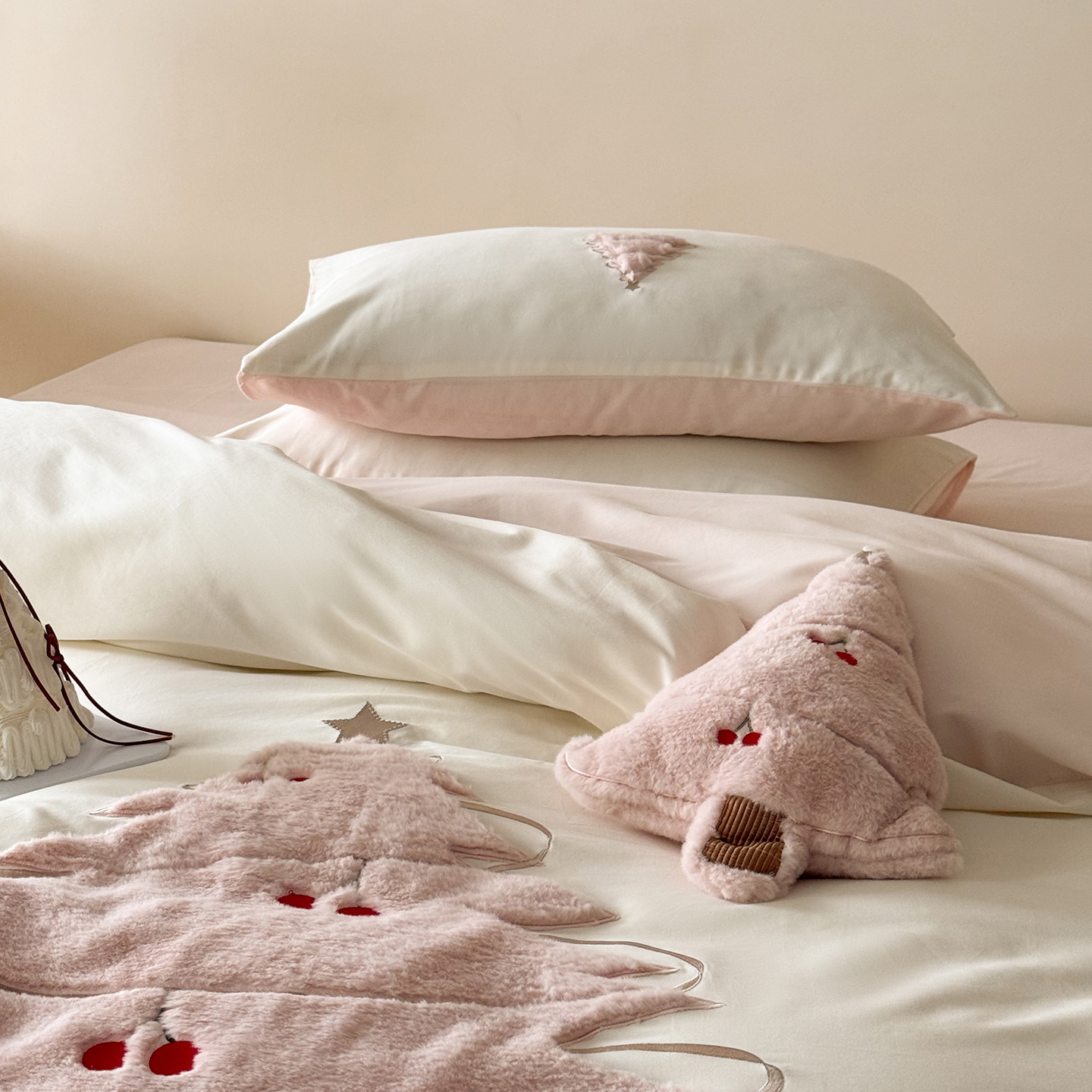 Luxury 100s Long-staple Cotton Bedding Set With Towel Embroidery_voghion.com