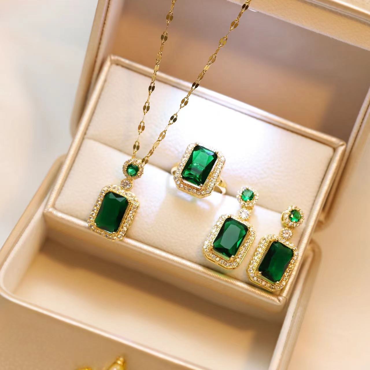 Copper fashionable elegant set emerald