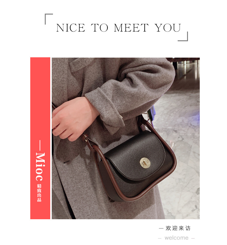 Fashion One-shoulder Messenger Bag Autumn And Winter Retro Armpit Small Square Bag display picture 17