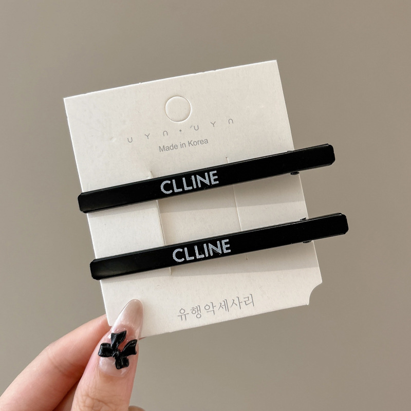 Sweet Cool Metal Hairpin Mujeres 2025 nuevo estilo de alto nivel frente fresa cabello cortado oreja lateral clips adornamiento para el cabello