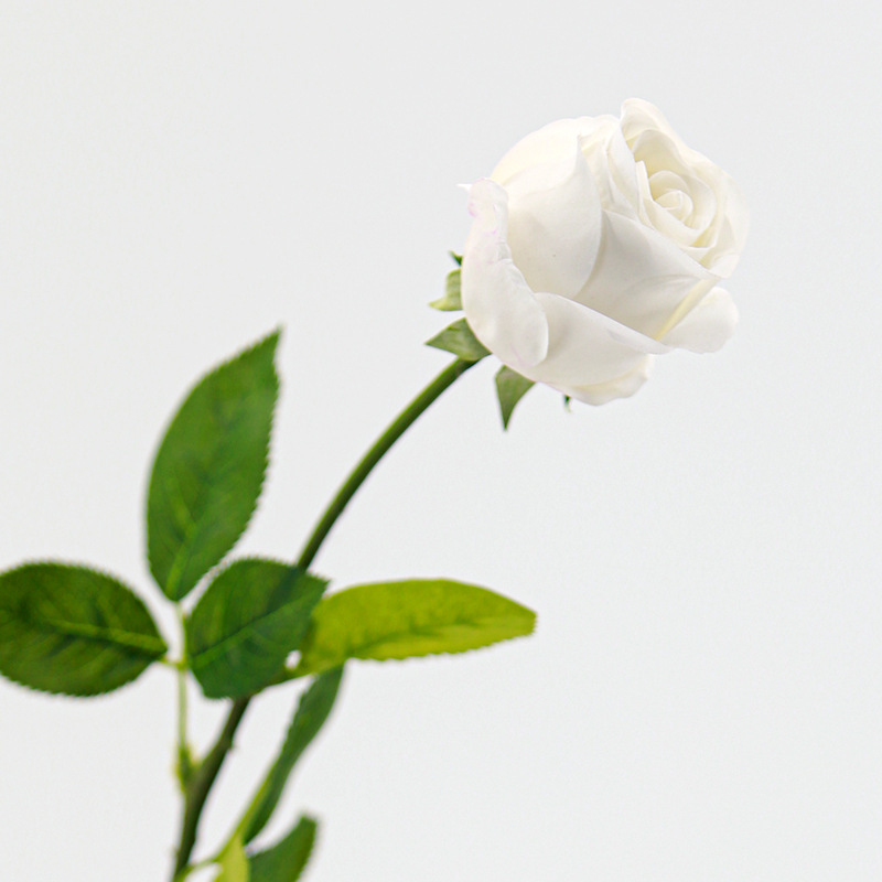 しっとりとした手触りのブルガリアローズ造花、シンプルな花材、フラワーアレンジメント、結婚式のフラワーアレンジメント、造花|undefined