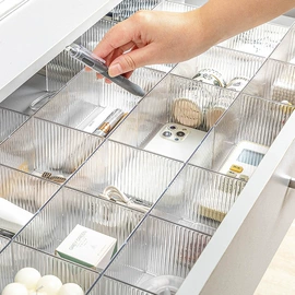 收纳盒;衣钩/挂钩;衣架