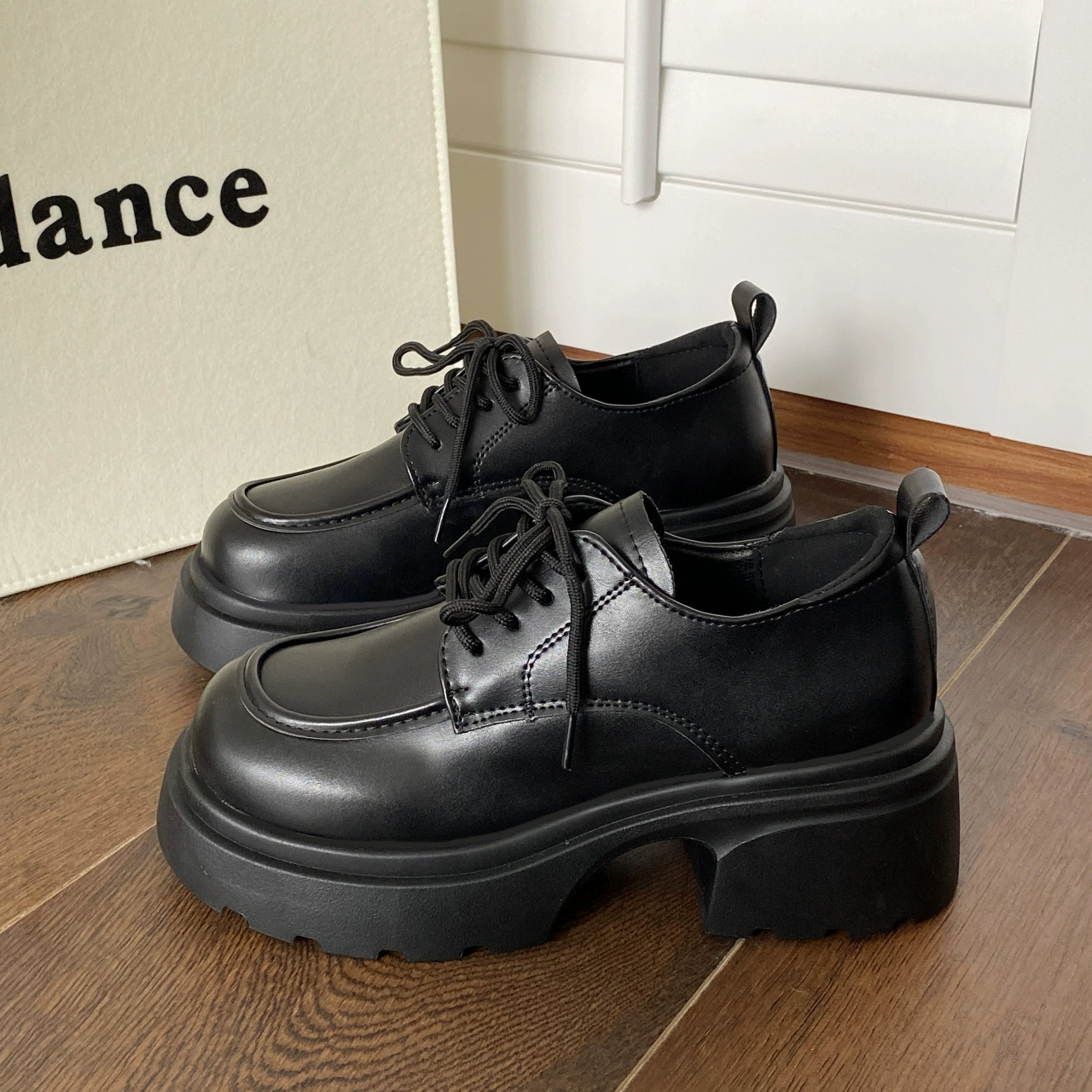 Черные кожаные туфли на платформе в британском стиле на толстом каблуке для женщин, новинка 2024 года, весна и осень, французское Ретро однослойные туфли Mary Jane с круглым носком