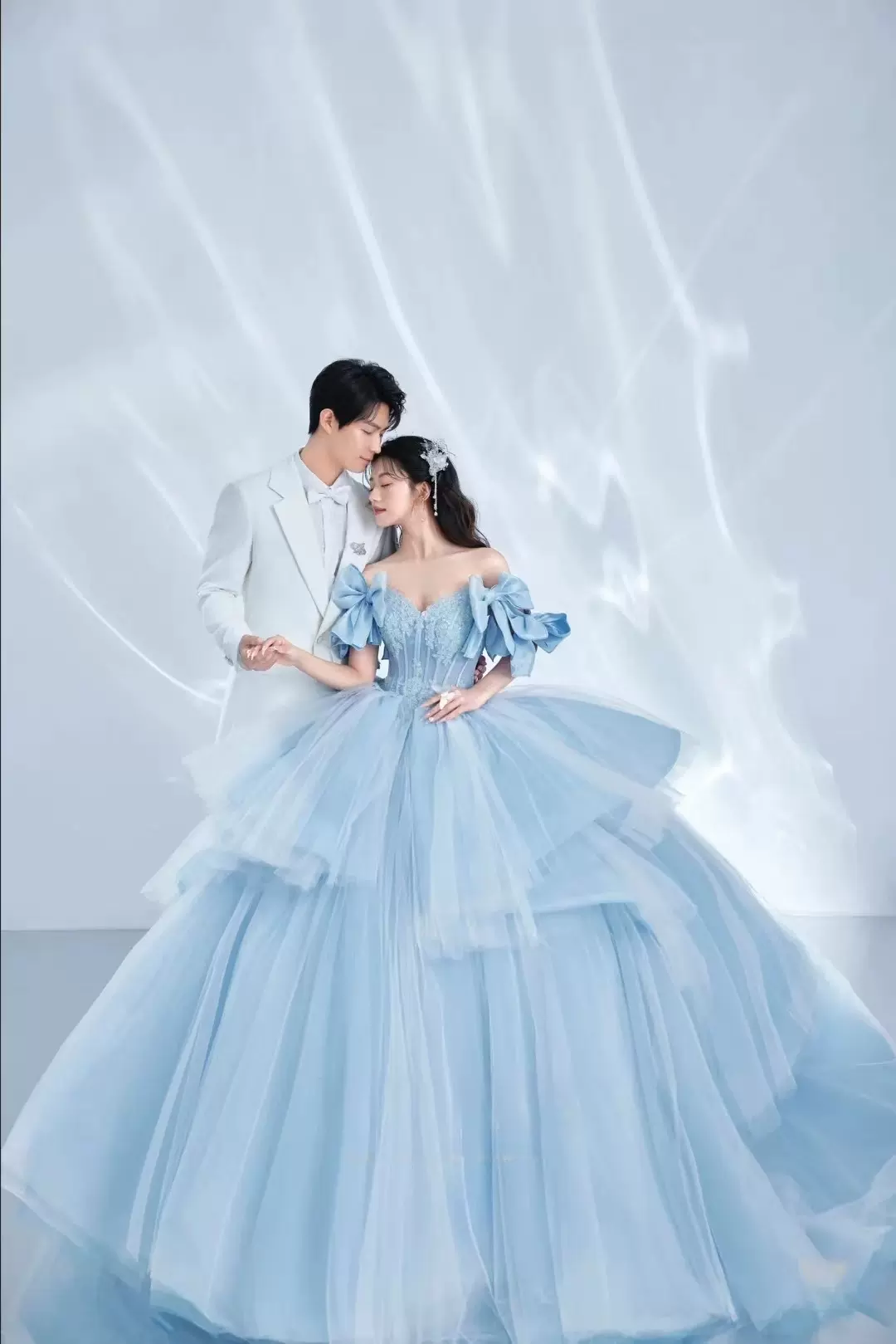 新款影楼双人摄影一字肩在逃公主风蓝色唯美婚纱情侣写真拍照礼服