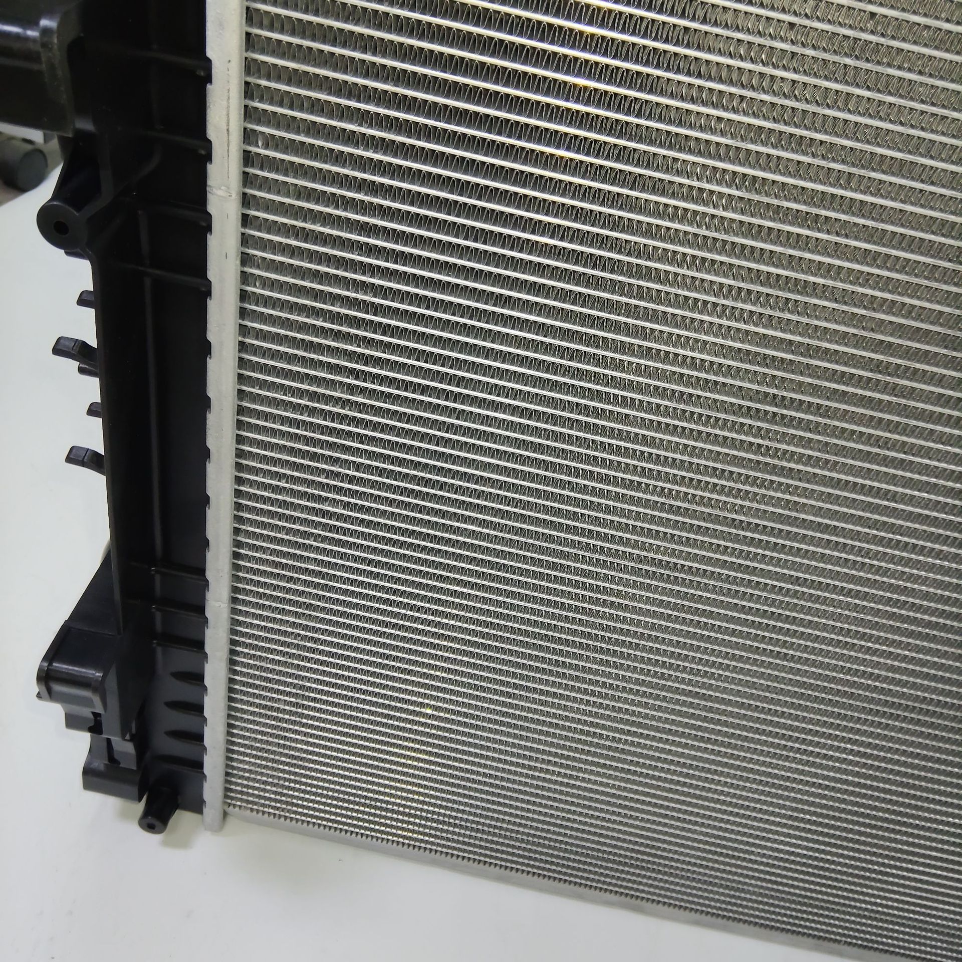Suitable for 2013-2020 Maserati Quattroporte 3.0t Radiator Water Tank Model Number 670038340/670