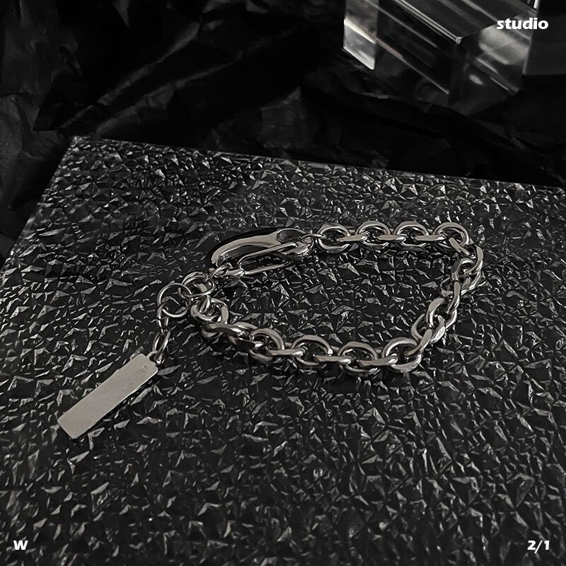 Hip-Hop Trendy Brand Heavy-Duty Titanium Steel Cross Chain Keychain Bracelet for Men and Women, Simple and Personalized Titanium Steel Non-Fading Hand Jewelry Trend