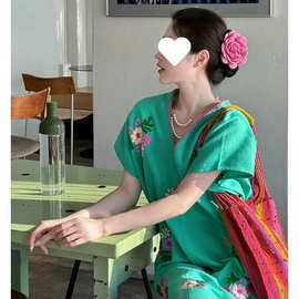 茶歇法式复古高级感夏季女装2025新款宽松显瘦重工印花绿色连衣裙