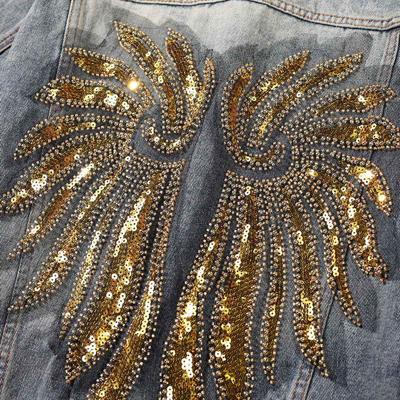 Herr jeansjacka i lokomotivstil vårmode med broderi_voghion.com