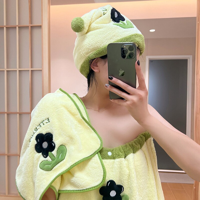 Wholesale cartoon cute small flower bath towel women's absorbent bathrobe dry hair cap towel bath towel can be worn can be wrapped bath wrap towel Wholesale cartoon cute small flower bath towel women's absorbent bathrobe dry hair cap towel bath towel can be worn can be wrapped bath wrap towel
