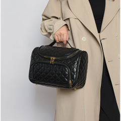 新款網紅簡約繡線便攜大容量化妝包手提高顏值純色收納洗漱包代發