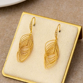 项链;耳环;手链