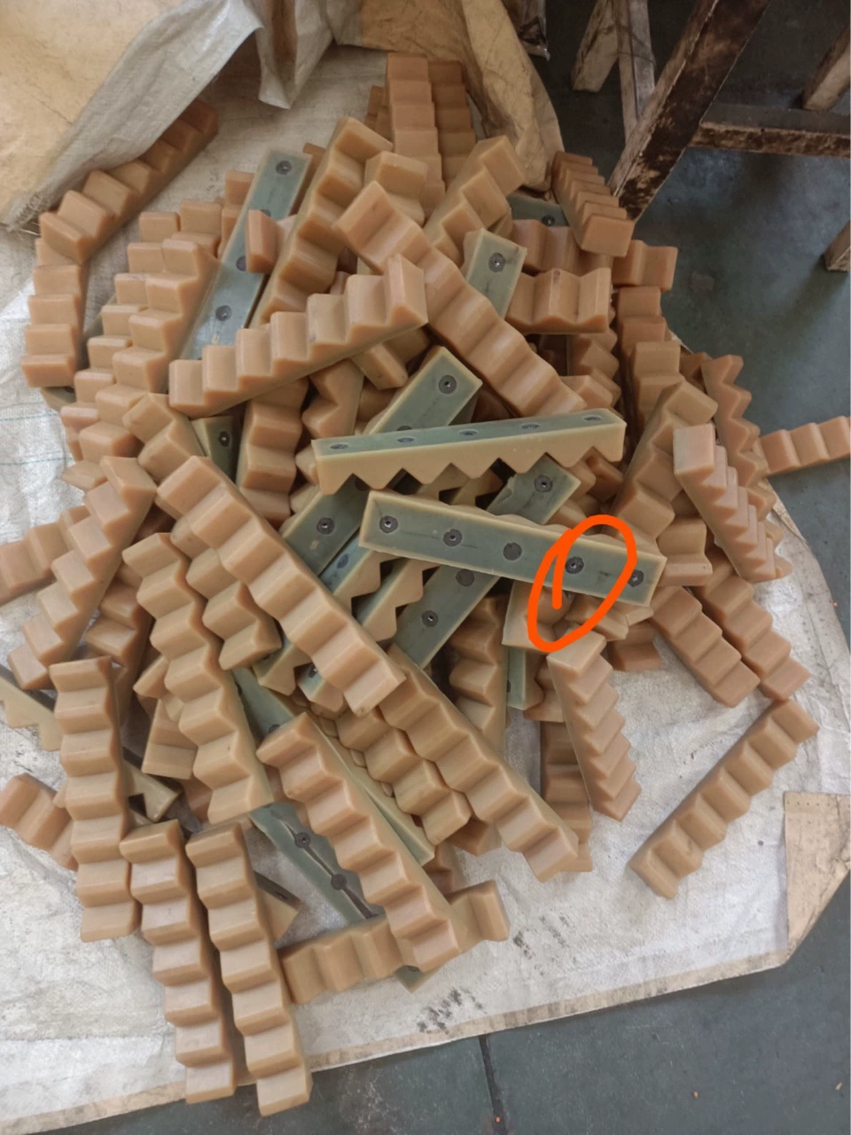 Пластиковый резиновый механический тракторный резиновый блок силиконовый блок