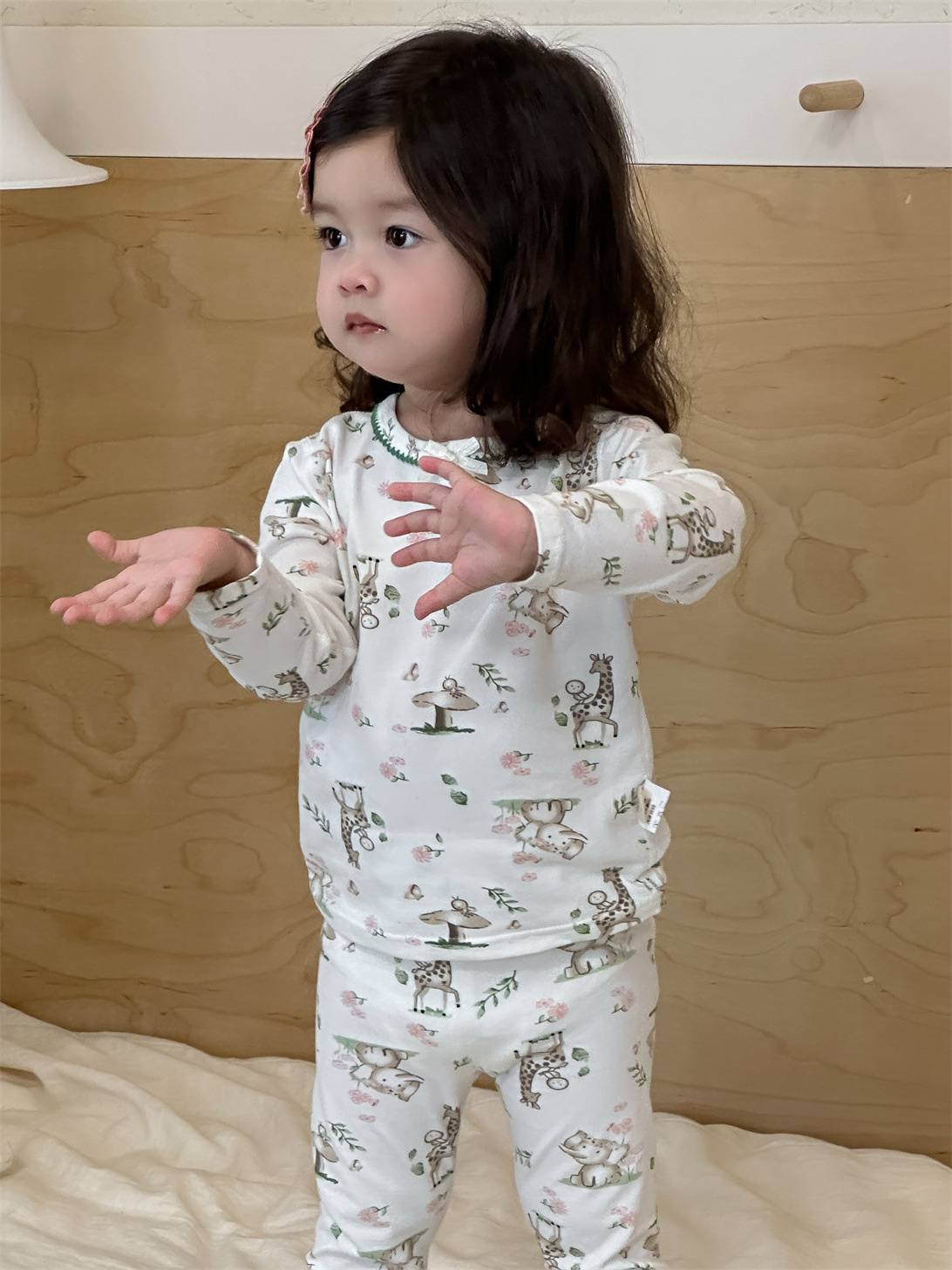 Pijamas infantiles de otoño conjunto de casa 2025 ropa de otoño ropa infantil coreana pijamas niñas ropa de hogar dos piezas