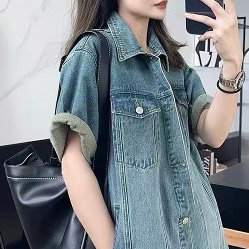 Italian HM denim dress, early autumn 2026 model, designed for petite figures, loose-fitting and slimming shirt dress with minor imperfections Italian HM denim dress, early autumn 2026 model, designed for petite figures, loose-fitting and slimming shirt dress with minor imperfections