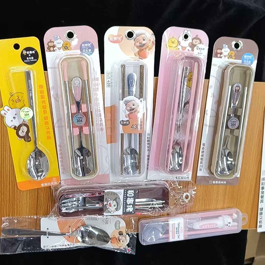 Nueva moda caja de dibujos animados de acero inoxidable regalo snack cubiertos set estudiantes portátiles cucharas al aire libre palillos