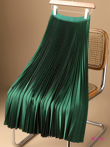 Pure color satin pleated skirt large size loose matchable half skirt green white silver black champagne color Southeast Asian