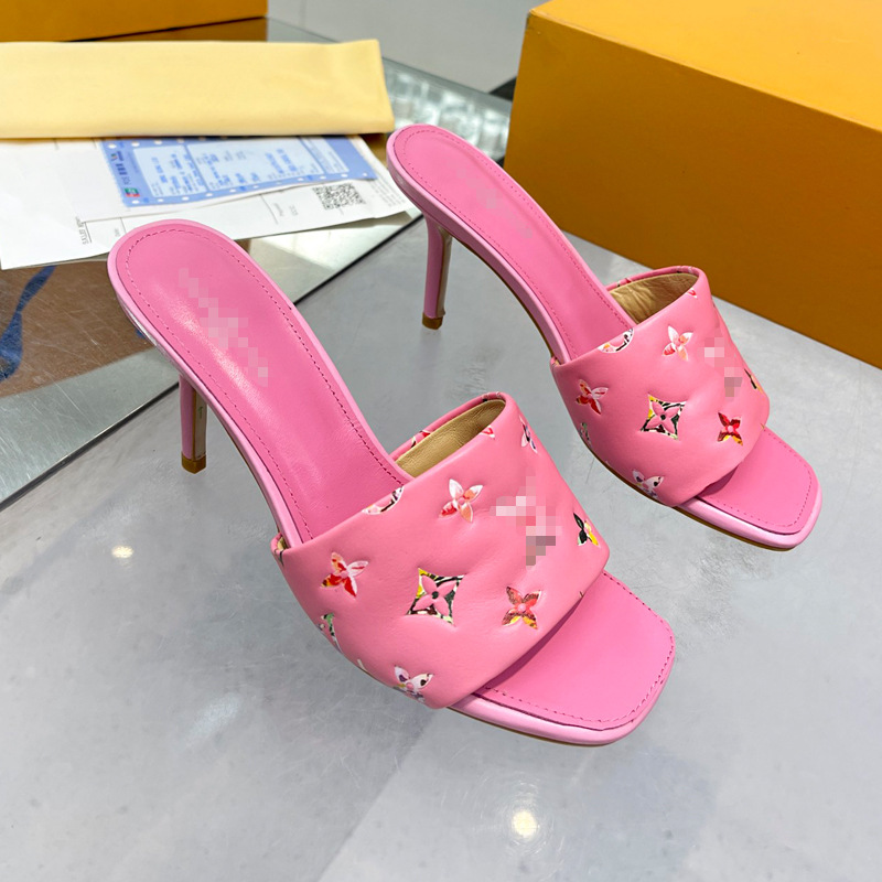 Sandalias casuales de moda europea y americana 2025 nuevas zapatillas de cuña en relieve de moda de cuero mujer playa transfronteriza 8,5 cm