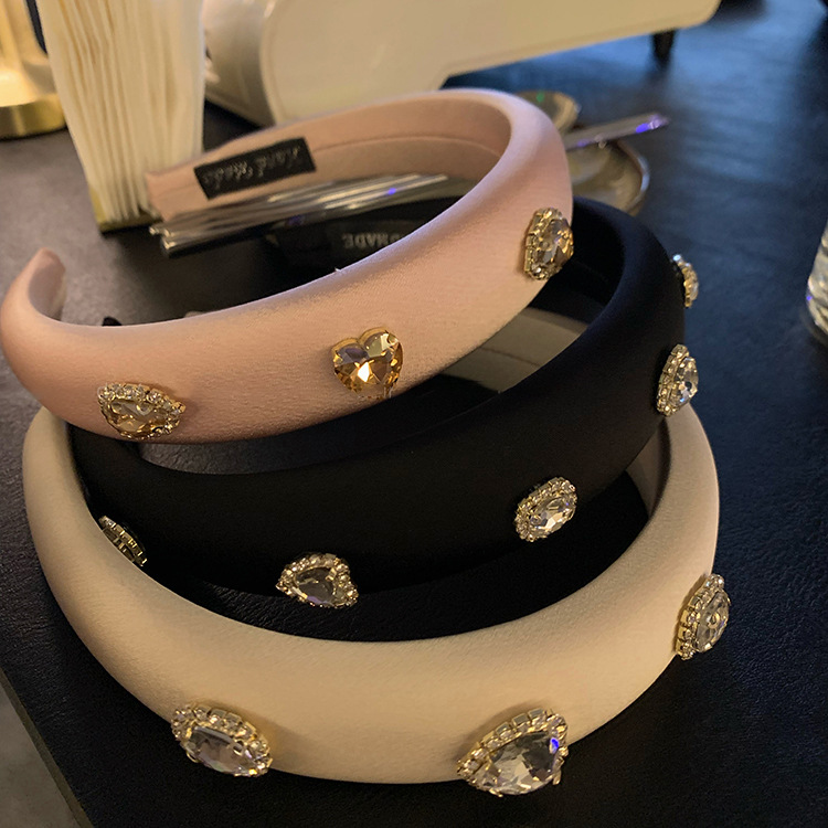145g Weight Vintage Style Heart Shape Cloth Hair Band