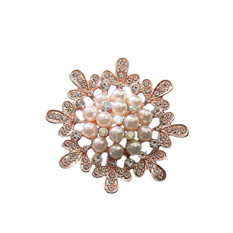 Elegant brosch med pärlor och strass för sjal damaccessoar_voghion.com