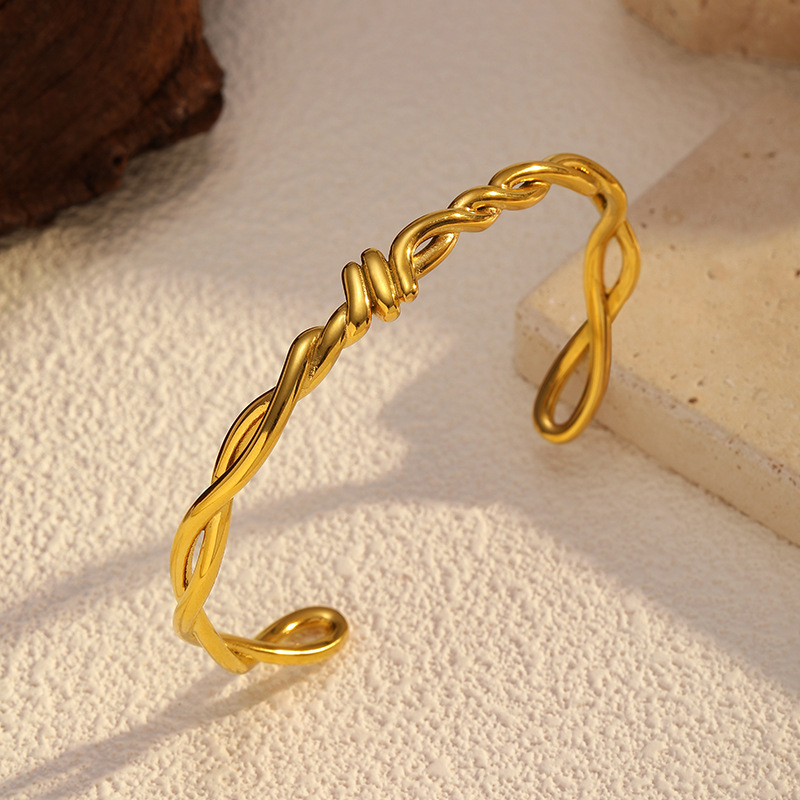 Joyería de acero inoxidable Chenhe para mujer, accesorios de mano de alta gama que no se desvanecen, moda transfronteriza europea y americana, pulsera de acero de titanio de lujo ligero de estilo abierto. image 5