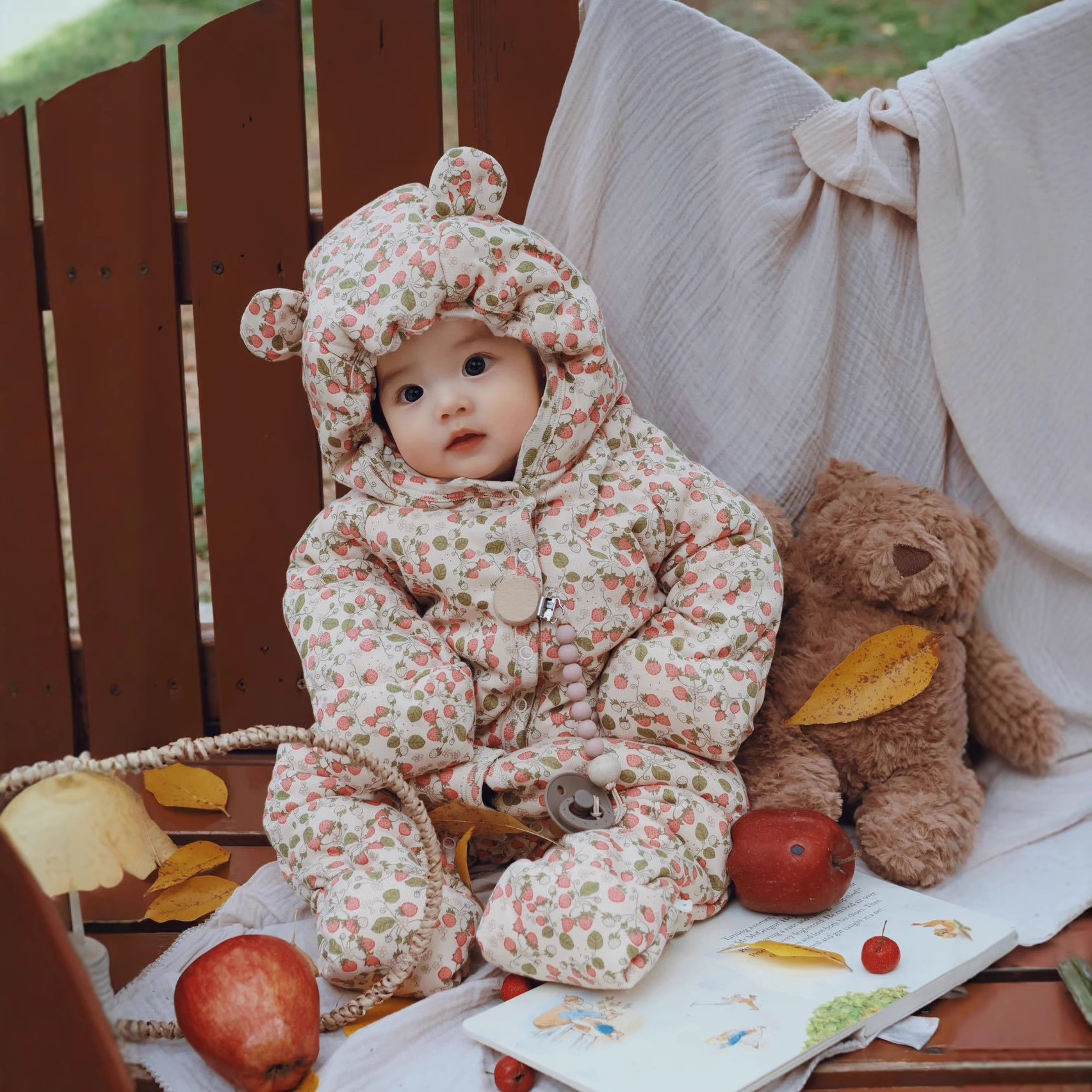 Danish autumn/winter baby onesie, extra warm and thick for boys and girls, perfect for outdoor use.