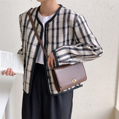 2024 spring crossbody bag for women, versatile fashionable shoulder bag, textured small square bag, Korean version PU shaped flip bag