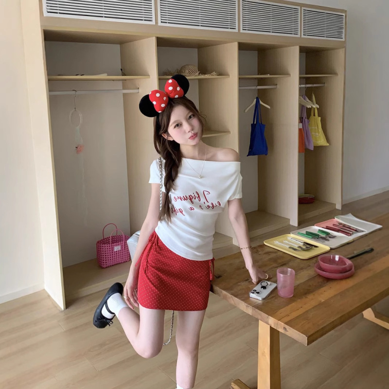 American Style Hot Girls Letter Print Short-sleeved T-shirt Women's Summer Irregular Design Slim-fit Short Shoulder Top American Style Hot Girls Letter Print Short-sleeved T-shirt Women's Summer Irregular Design Slim-fit Short Shoulder Top