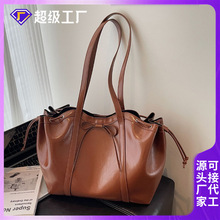 时尚复古大容量托特包新款时尚洋气女包高级感百搭油皮通勤单肩包