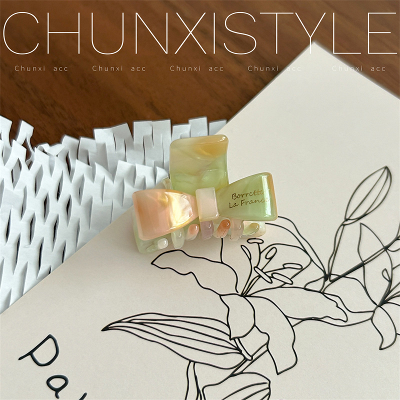 小さい蝶結び ~ 4cmの小さいサイズの前髪はシンプルです。